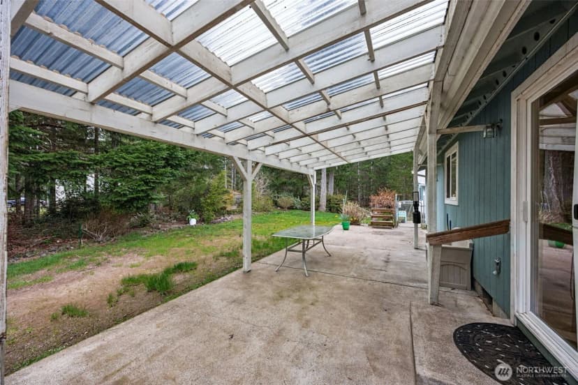Property photo for 10 E Mooreview Lane E, Shelton photo 22