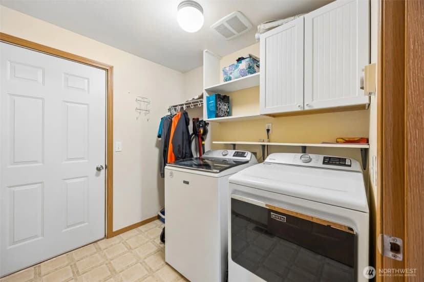 Property photo for 10 E Mooreview Lane E, Shelton photo 20