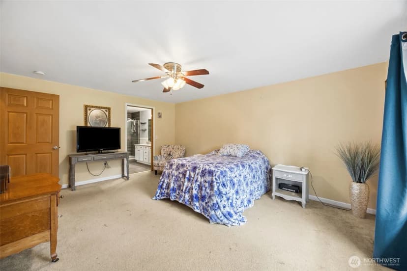 Property photo for 10 E Mooreview Lane E, Shelton photo 14