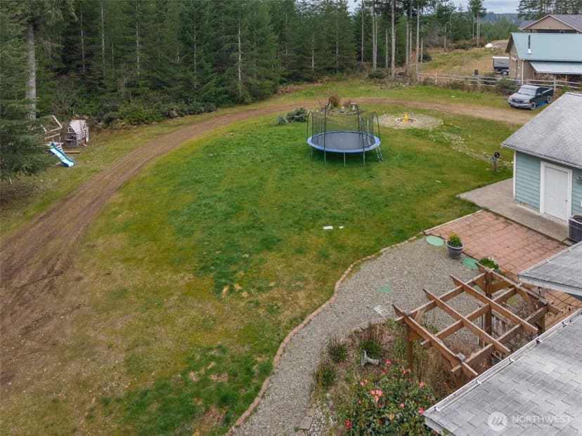 Property photo for 10 E Mooreview Lane E, Shelton photo 40