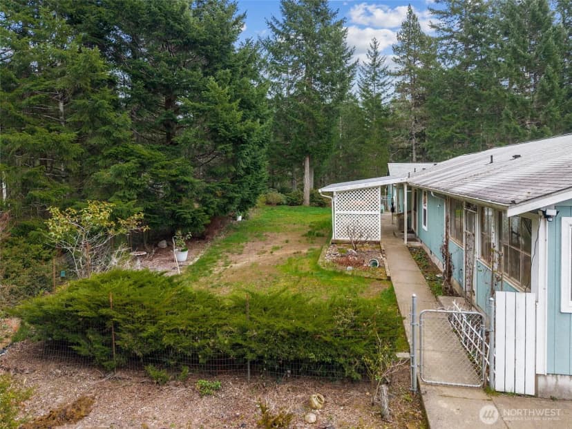 Property photo for 10 E Mooreview Lane E, Shelton photo 24