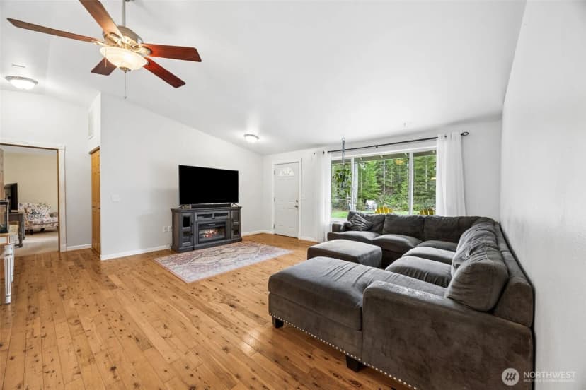 Property photo for 10 E Mooreview Lane E, Shelton photo 8