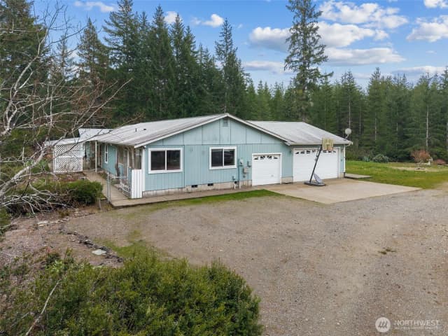 Property photo for 10 E Mooreview Lane E, Shelton photo 4