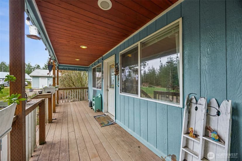 Property photo for 10 E Mooreview Lane E, Shelton photo 25