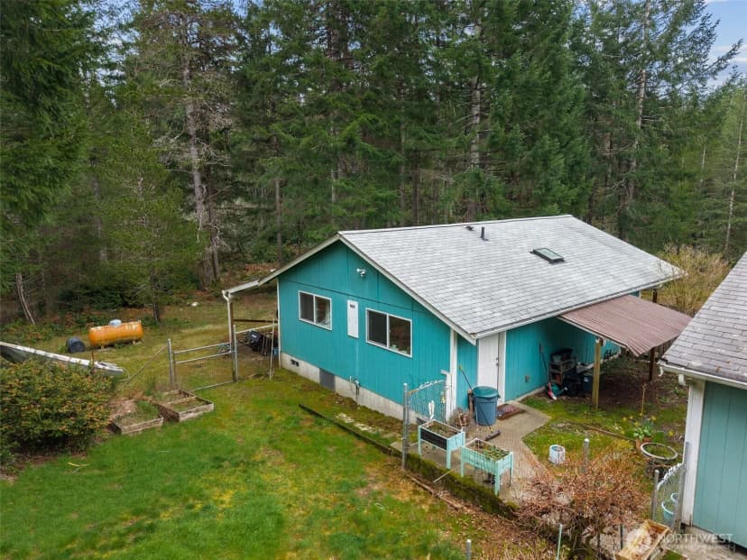 Property photo for 10 E Mooreview Lane E, Shelton photo 27