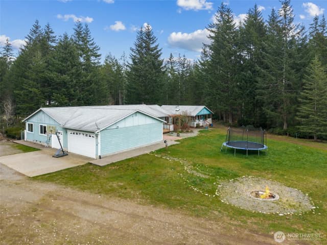 Property photo for 10 E Mooreview Lane E, Shelton