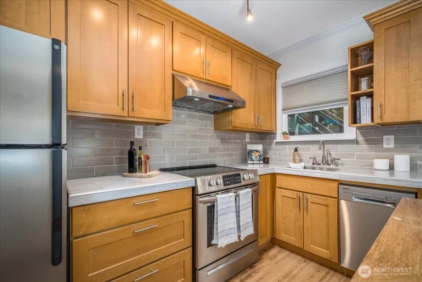 Property photo for 1310 Queen Anne Avenue N #15, Seattle photo 11