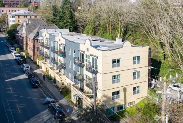 Property photo for 1310 Queen Anne Avenue N #15, Seattle photo 2