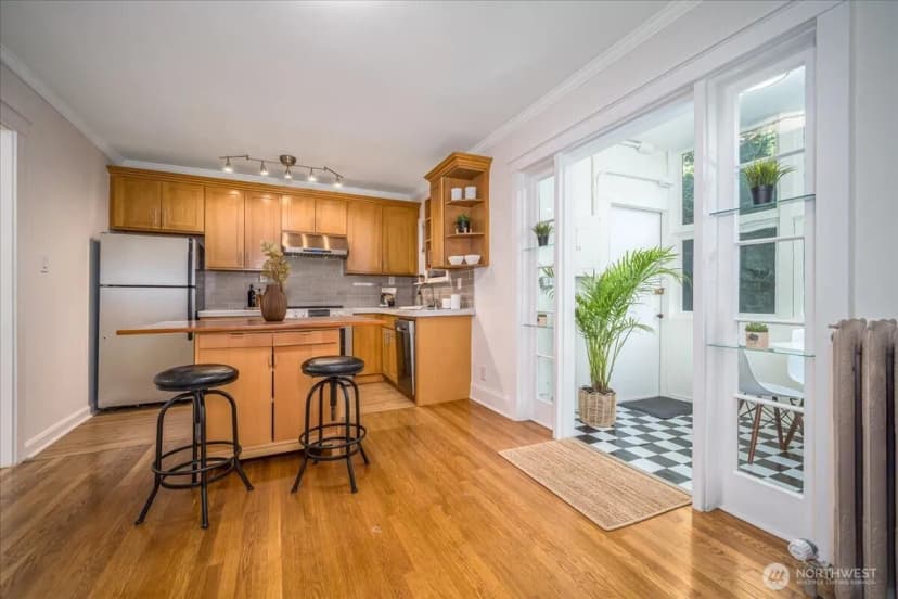 Property photo for 1310 Queen Anne Avenue N #15, Seattle photo 12