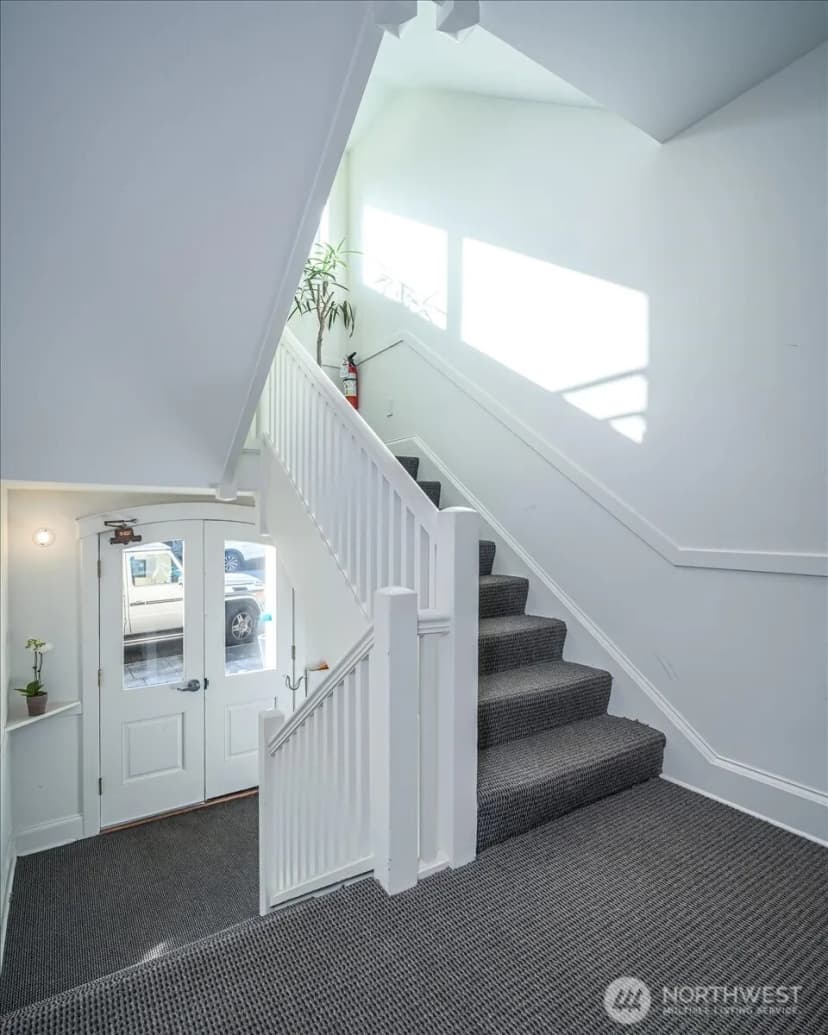 Property photo for 1310 Queen Anne Avenue N #15, Seattle photo 3
