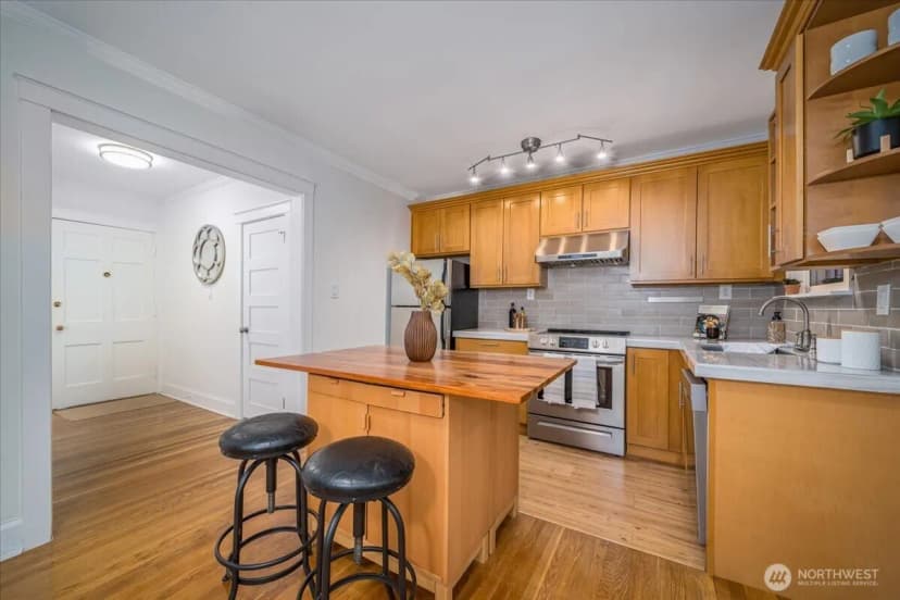 Property photo for 1310 Queen Anne Avenue N #15, Seattle photo 13