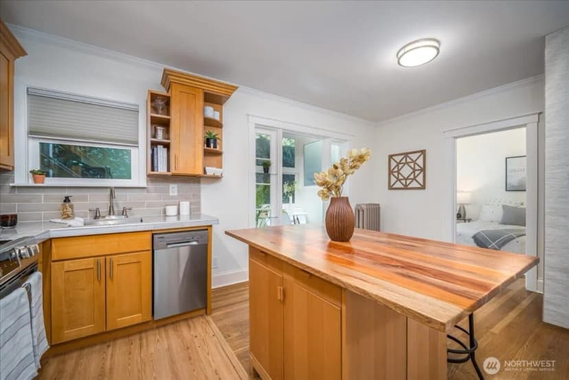 Property photo for 1310 Queen Anne Avenue N #15, Seattle photo 10