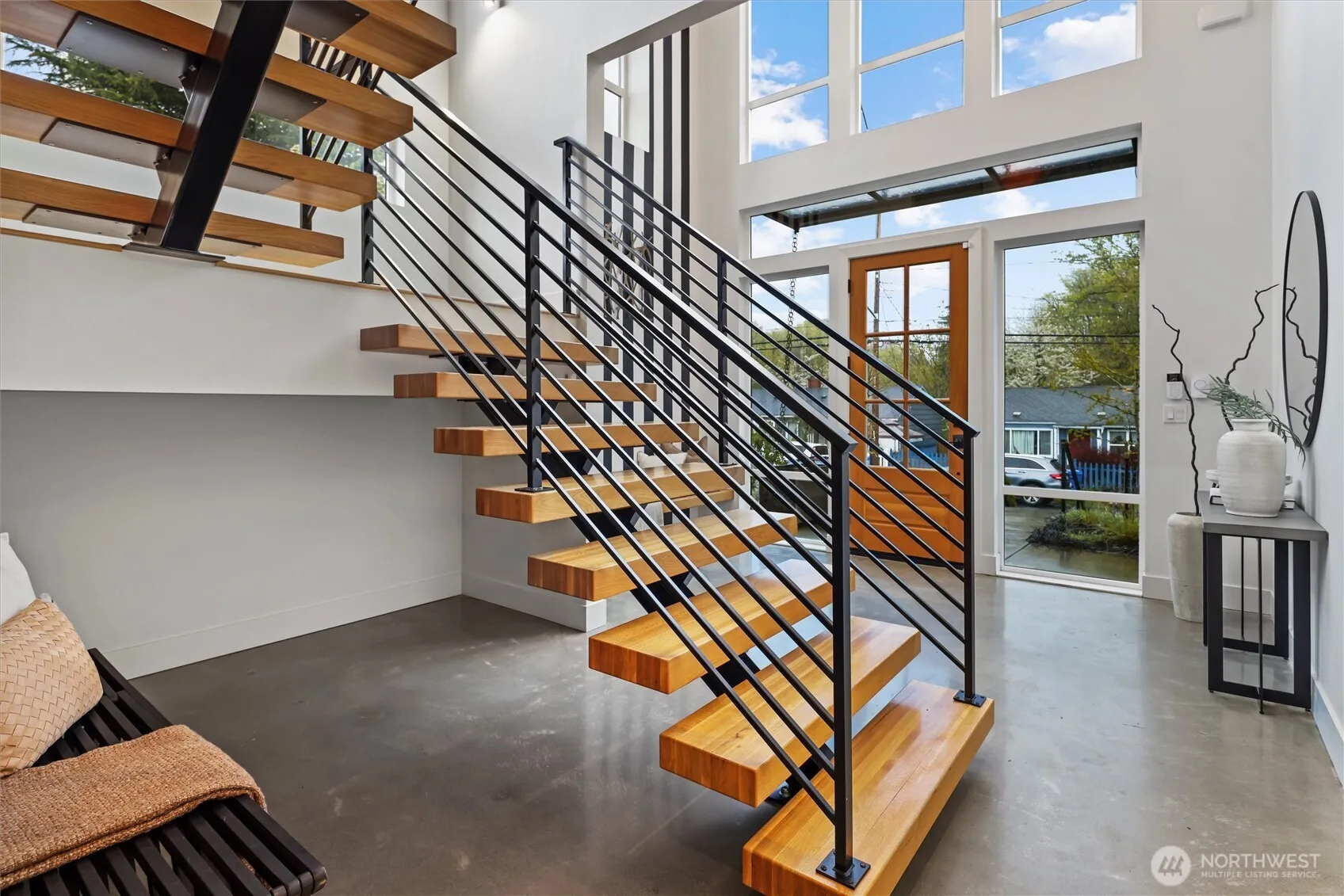 Property photo for 10055 8th Avenue Nw #a, Seattle photo 2