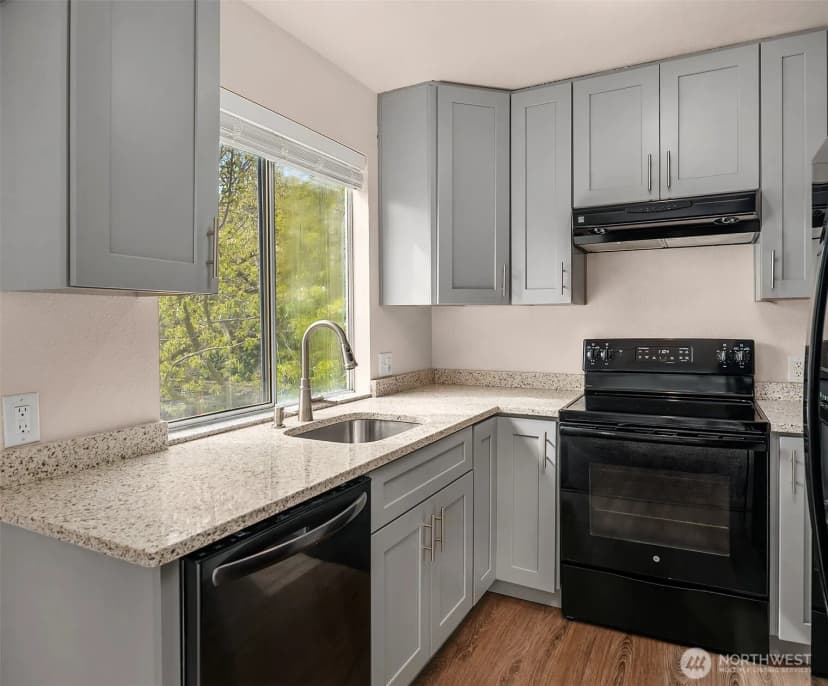 Property photo for 2601 E Aloha Street, Seattle photo 7