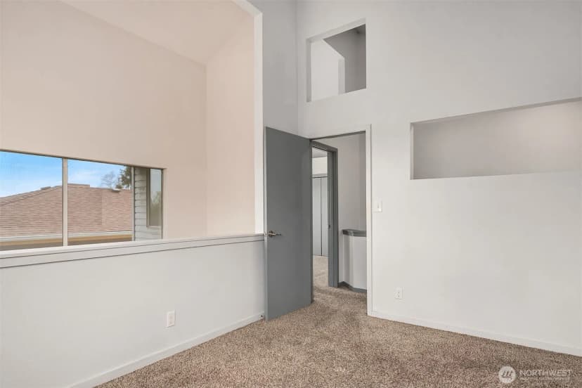 Property photo for 2601 E Aloha Street, Seattle photo 16