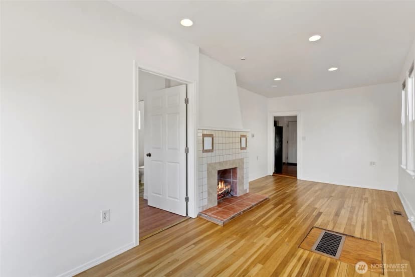 Property photo for 913 24th Avenue E, Seattle photo 15