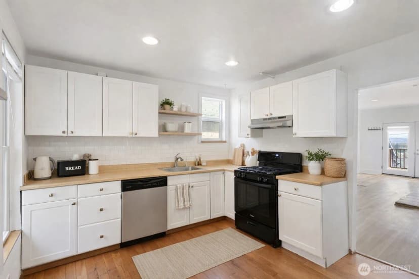 Property photo for 913 24th Avenue E, Seattle photo 23