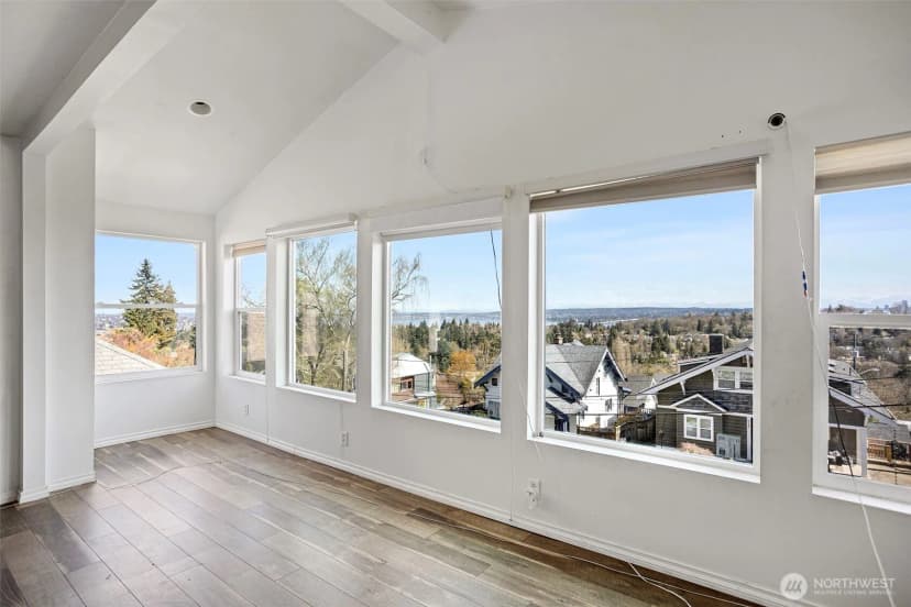 Property photo for 913 24th Avenue E, Seattle photo 9