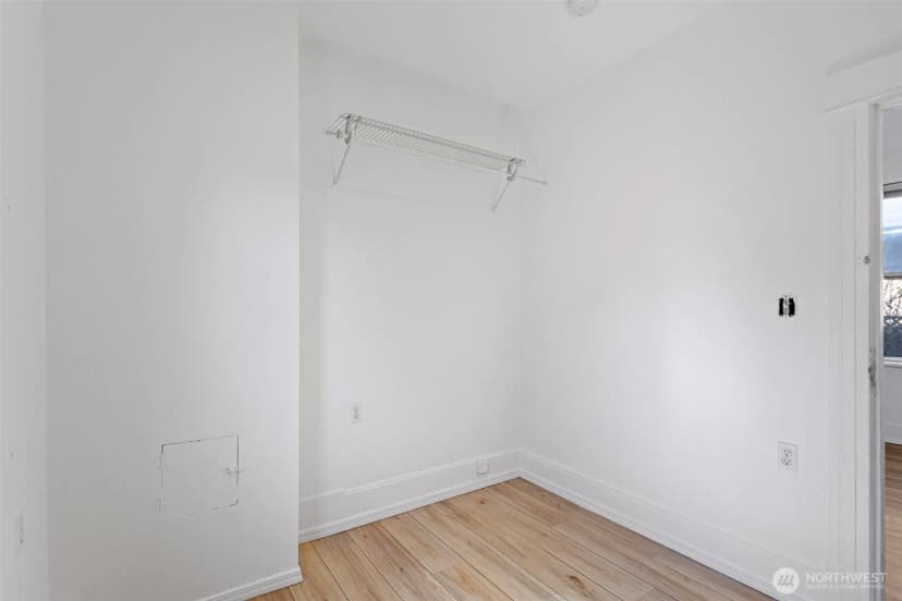 Property photo for 913 24th Avenue E, Seattle photo 22