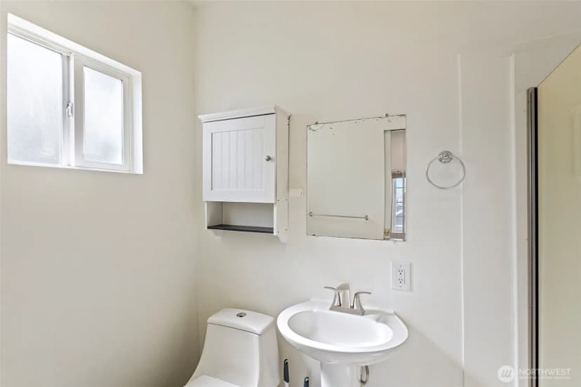 Property photo for 913 24th Avenue E, Seattle photo 20