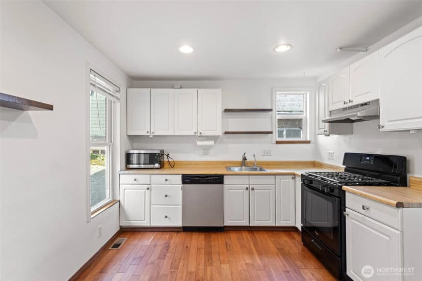 Property photo for 913 24th Avenue E, Seattle photo 24