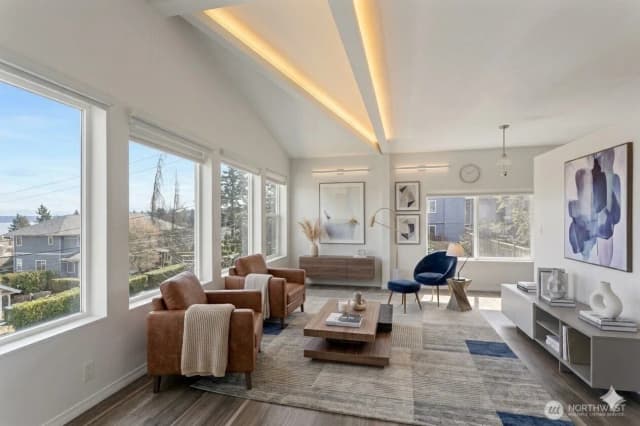 Property photo for 913 24th Avenue E, Seattle photo 5