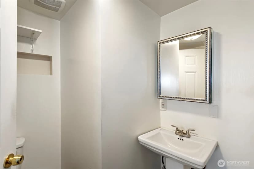 Property photo for 913 24th Avenue E, Seattle photo 28