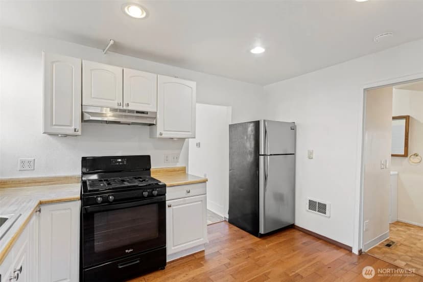 Property photo for 913 24th Avenue E, Seattle photo 25