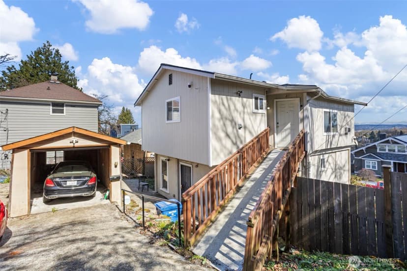 Property photo for 913 24th Avenue E, Seattle photo 30