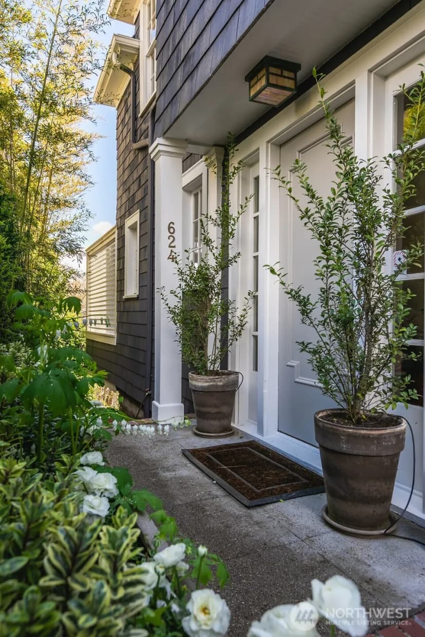 Property photo for 624 35th Avenue, Seattle photo 3