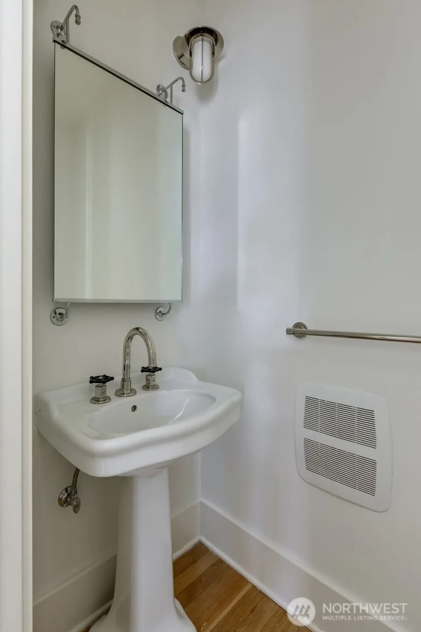 Property photo for 624 35th Avenue, Seattle photo 10