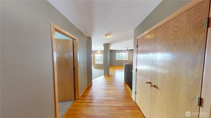 Property photo for 17290 Soundview Road, Mount Vernon photo 9
