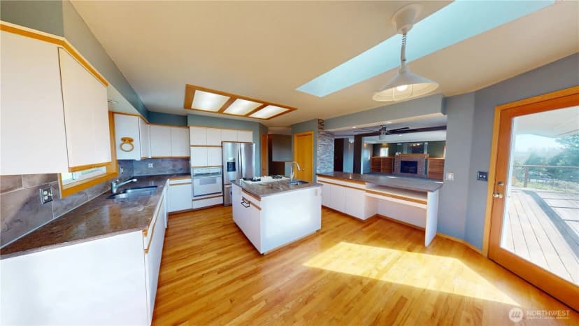 Property photo for 17290 Soundview Road, Mount Vernon photo 12