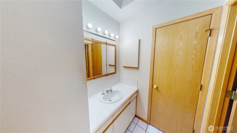 Property photo for 17290 Soundview Road, Mount Vernon photo 28