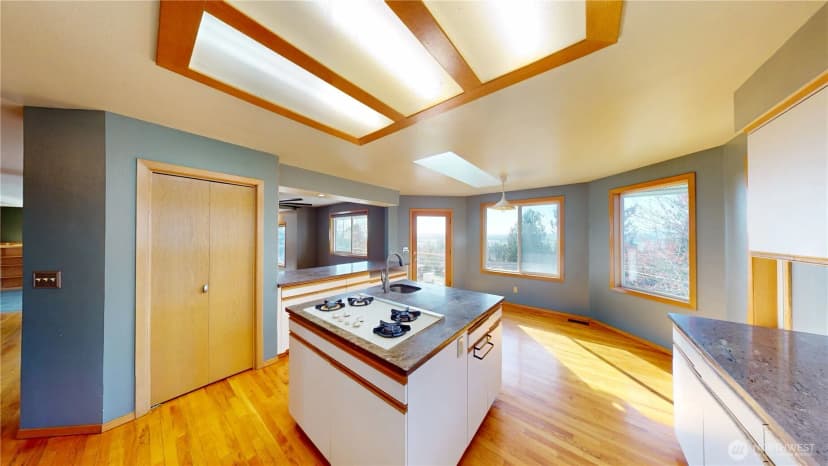Property photo for 17290 Soundview Road, Mount Vernon photo 11