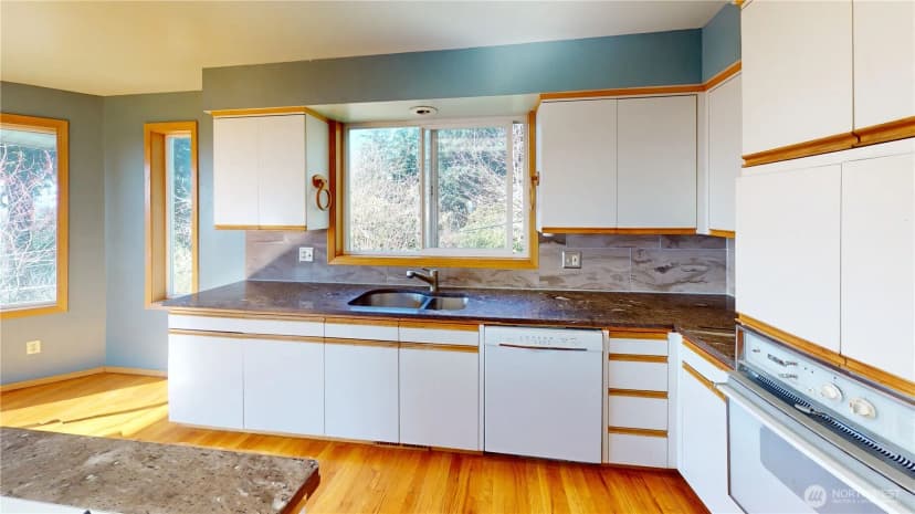 Property photo for 17290 Soundview Road, Mount Vernon photo 14