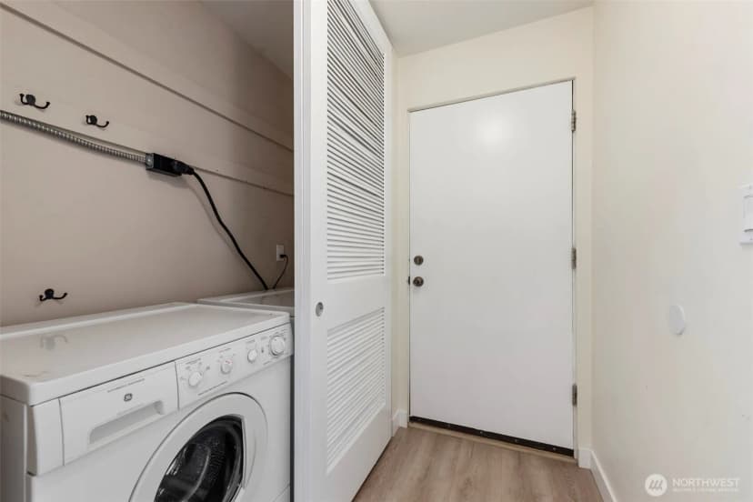 Property photo for 500 W Olympic Place #203, Seattle photo 17
