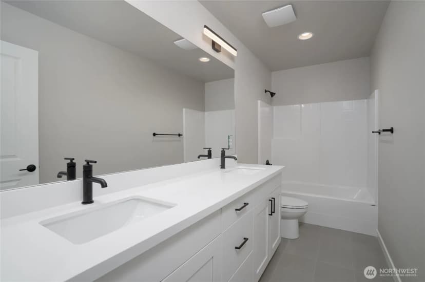 Property photo for 2452 Sw Ridgeway Drive, Oak Harbor photo 5