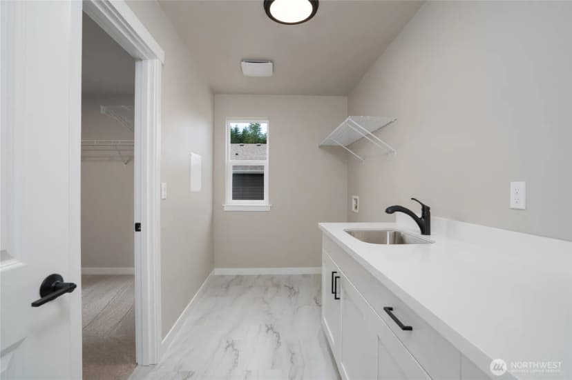 Property photo for 2452 Sw Ridgeway Drive, Oak Harbor photo 6