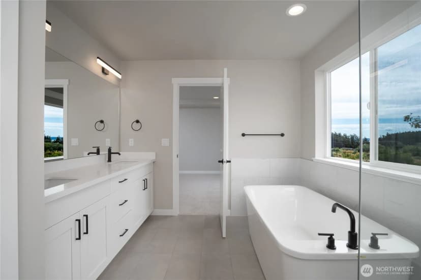 Property photo for 2452 Sw Ridgeway Drive, Oak Harbor photo 7