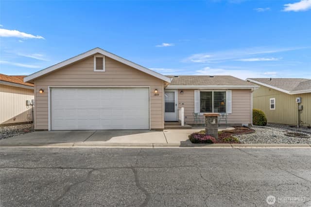 Property photo for 1849 Heritage Drive, Wenatchee photo 2
