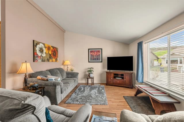 Property photo for 1849 Heritage Drive, Wenatchee photo 5