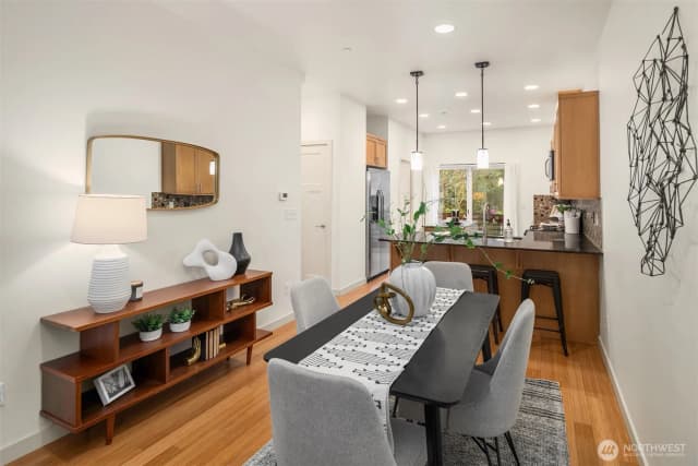 Property photo for 1139 Bradner Place S, Seattle photo 4