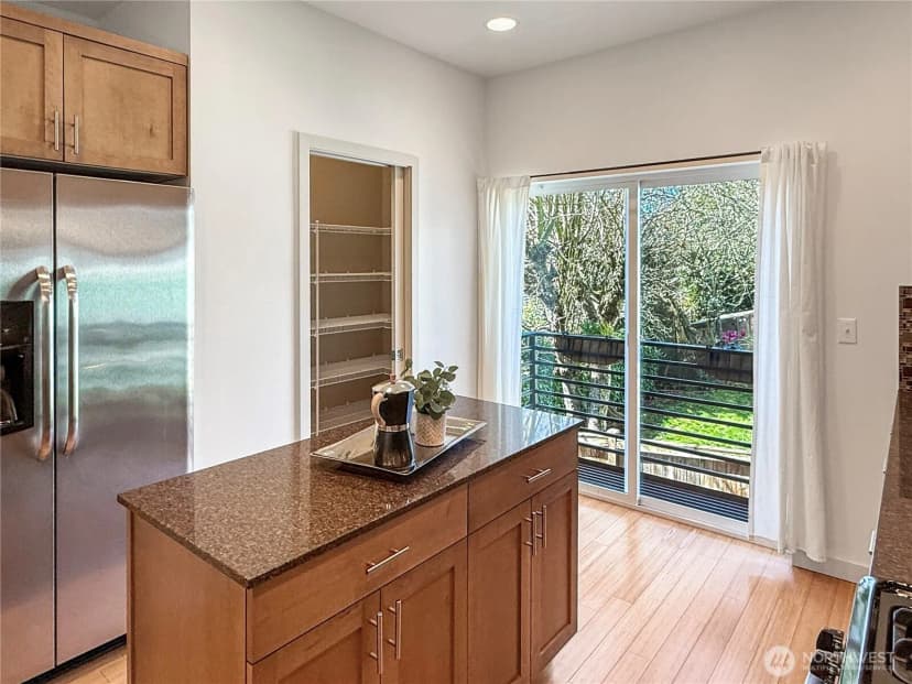 Property photo for 1139 Bradner Place S, Seattle photo 8