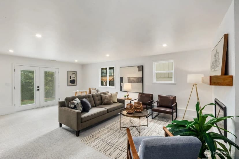Property photo for 3232 26th Avenue W, Seattle photo 16