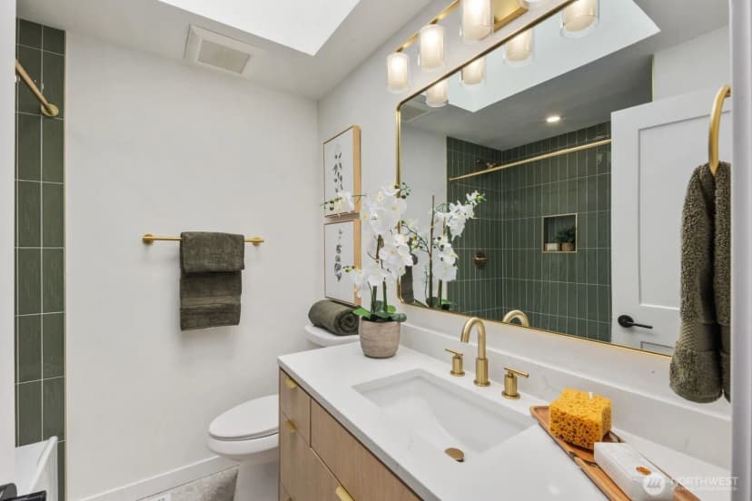 Property photo for 3232 26th Avenue W, Seattle photo 15