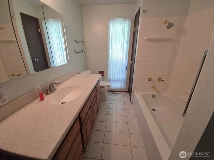 Property photo for 4725 272nd Avenue Ne, Redmond photo 19