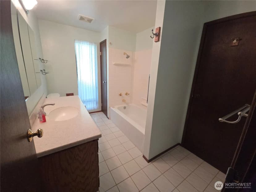 Property photo for 4725 272nd Avenue Ne, Redmond photo 18