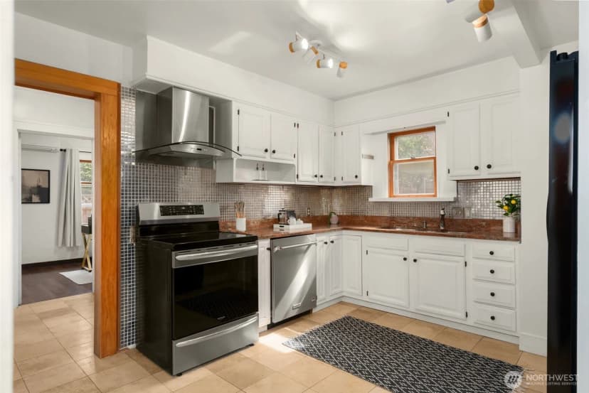 Property photo for 5009 S Alaska Street, Seattle photo 9