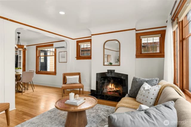 Property photo for 5009 S Alaska Street, Seattle photo 4